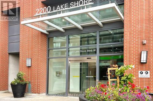 1901 - 2200 Lake Shore Boulevard W, Toronto, ON - Outdoor With Exterior