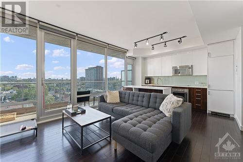 201 Parkdale Avenue Unit#901, Ottawa, ON - Indoor Photo Showing Living Room