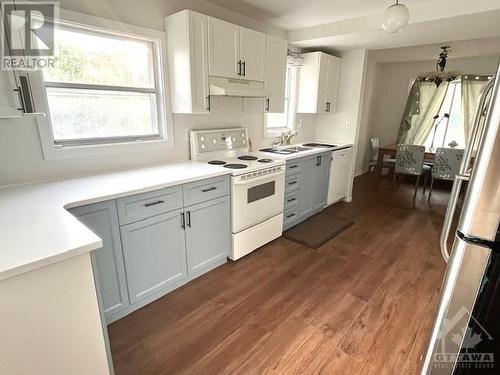 60 Meadowlands Drive W, Ottawa, ON - Indoor Photo Showing Kitchen