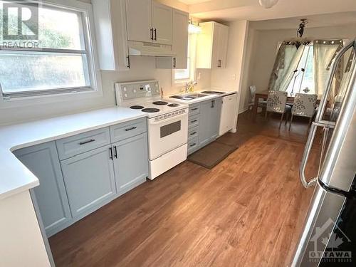 60 Meadowlands Drive W, Ottawa, ON - Indoor Photo Showing Kitchen With Double Sink