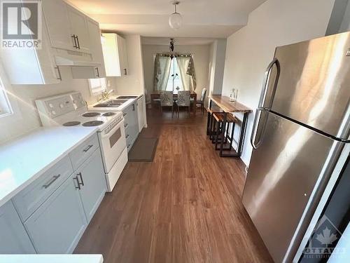 60 Meadowlands Drive W, Ottawa, ON - Indoor Photo Showing Kitchen