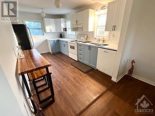 60 Meadowlands Drive W, Ottawa, ON - Indoor Photo Showing Kitchen With Double Sink