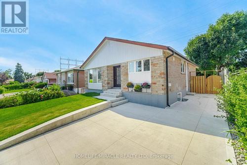 20 Helmsdale Crescent, Toronto (West Humber-Clairville), ON - Outdoor