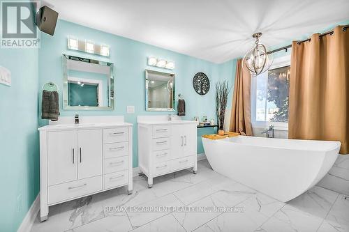 2439 Barclay Road, Burlington (Brant), ON - Indoor Photo Showing Bathroom