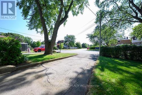 2439 Barclay Road, Burlington (Brant), ON - Outdoor