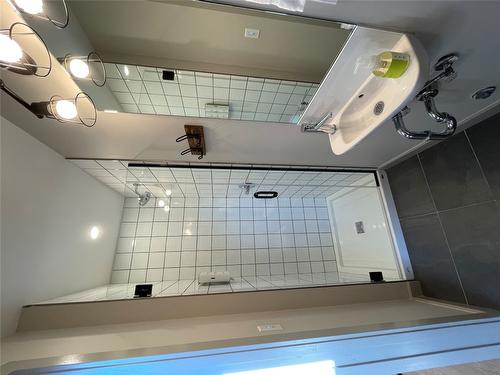 102-112 Second Street, Revelstoke, BC - Indoor Photo Showing Bathroom