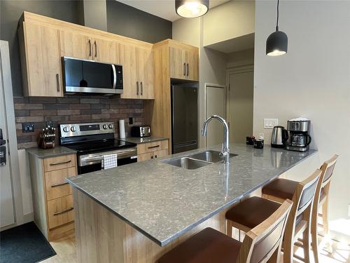 102-112 Second Street, Revelstoke, BC - Indoor Photo Showing Kitchen With Double Sink With Upgraded Kitchen