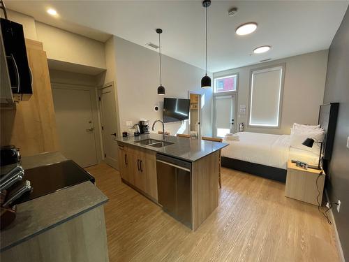 102-112 Second Street, Revelstoke, BC - Indoor Photo Showing Kitchen With Double Sink