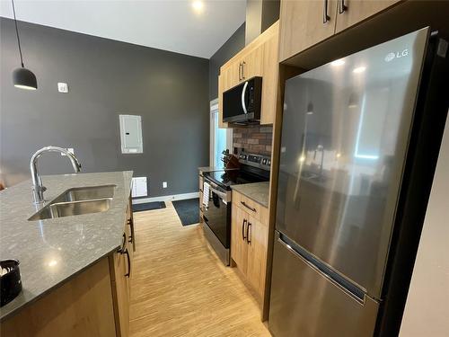 102-112 Second Street, Revelstoke, BC - Indoor Photo Showing Kitchen With Double Sink With Upgraded Kitchen