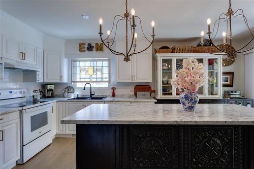 17-2250 Louie Drive, West Kelowna, BC - Indoor Photo Showing Kitchen