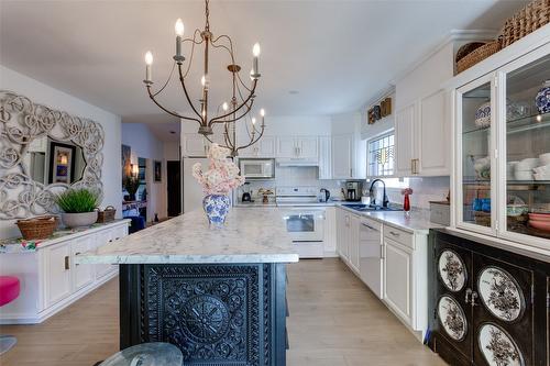 17-2250 Louie Drive, West Kelowna, BC - Indoor Photo Showing Kitchen