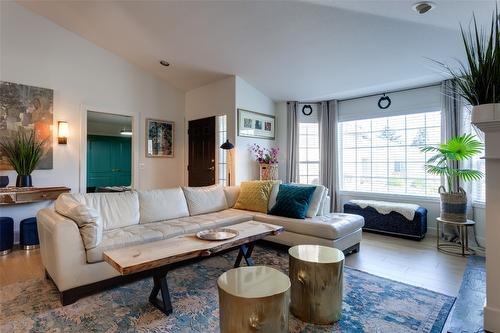 17-2250 Louie Drive, West Kelowna, BC - Indoor Photo Showing Living Room