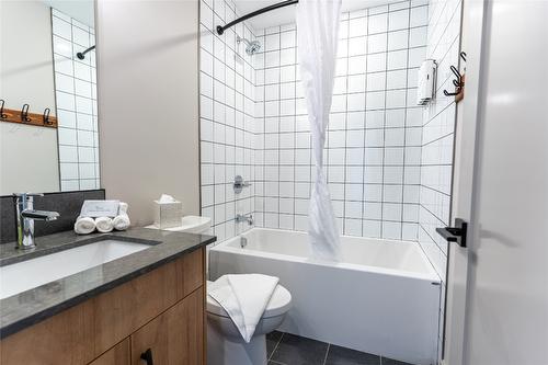 219-112 Second Street, Revelstoke, BC - Indoor Photo Showing Bathroom