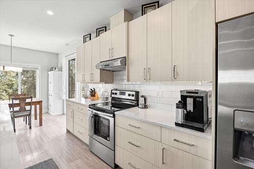 3729 Inverness Road, West Kelowna, BC - Indoor Photo Showing Kitchen With Upgraded Kitchen