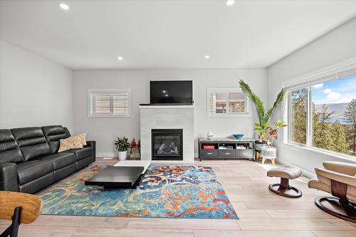 3729 Inverness Road, West Kelowna, BC - Indoor Photo Showing Living Room With Fireplace