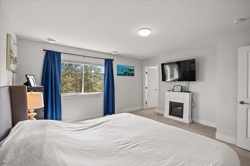 3729 Inverness Road, West Kelowna, BC - Indoor Photo Showing Bedroom