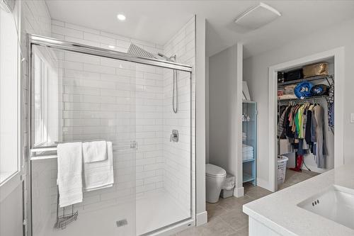 3729 Inverness Road, West Kelowna, BC - Indoor Photo Showing Bathroom