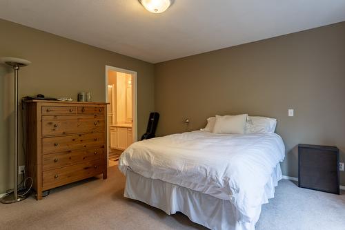 2220 Golf Course Drive, West Kelowna, BC - Indoor Photo Showing Bedroom