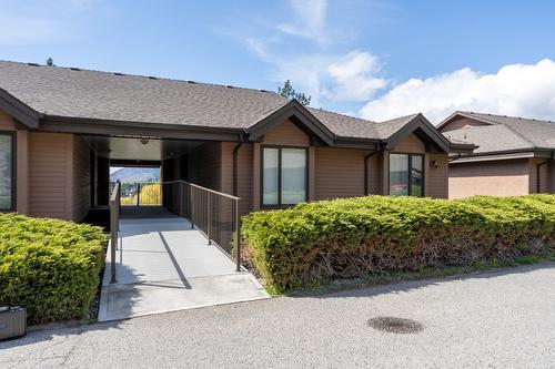 2220 Golf Course Drive, West Kelowna, BC - Outdoor