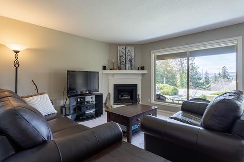 2220 Golf Course Drive, West Kelowna, BC - Indoor Photo Showing Living Room With Fireplace