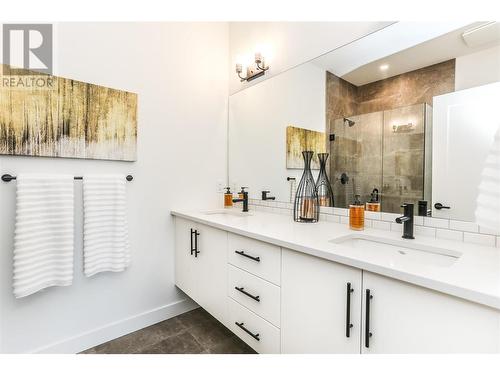 610 Academy Way Unit# 26, Kelowna, BC - Indoor Photo Showing Bathroom