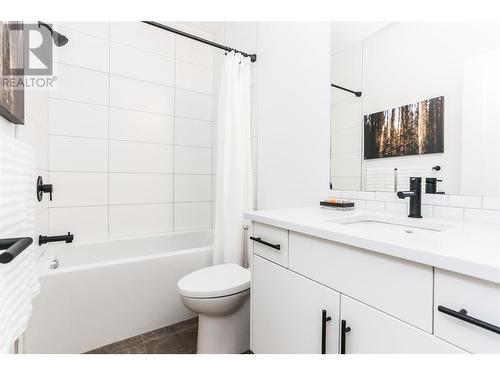 610 Academy Way Unit# 26, Kelowna, BC - Indoor Photo Showing Bathroom