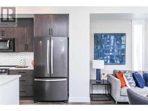 610 Academy Way Unit# 26, Kelowna, BC - Indoor Photo Showing Kitchen With Stainless Steel Kitchen