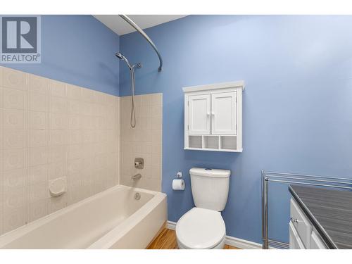 1580 Springfield Road Unit# 201, Kelowna, BC - Indoor Photo Showing Bathroom