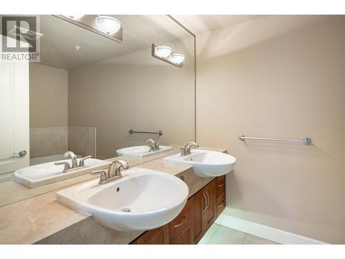 1947 Underhill Street Unit# 403, Kelowna, BC - Indoor Photo Showing Bathroom