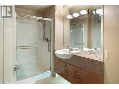 1947 Underhill Street Unit# 403, Kelowna, BC - Indoor Photo Showing Bathroom