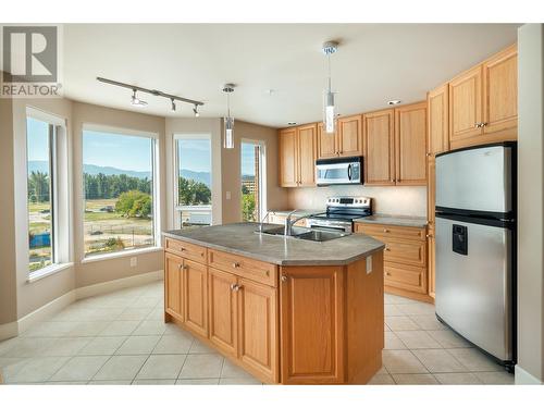 1947 Underhill Street Unit# 403, Kelowna, BC - Indoor Photo Showing Kitchen With Stainless Steel Kitchen