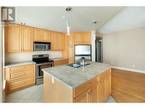 1947 Underhill Street Unit# 403, Kelowna, BC - Indoor Photo Showing Kitchen With Stainless Steel Kitchen With Double Sink