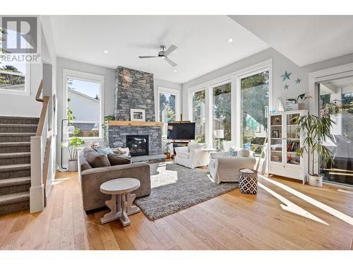 4604 Fordham Road, Kelowna, BC - Indoor Photo Showing Living Room With Fireplace