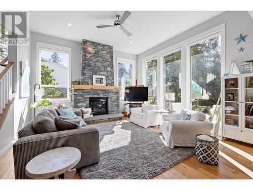 4604 Fordham Road, Kelowna, BC - Indoor Photo Showing Living Room With Fireplace