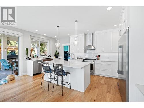 4604 Fordham Road, Kelowna, BC - Indoor Photo Showing Kitchen With Upgraded Kitchen