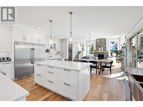 4604 Fordham Road, Kelowna, BC - Indoor Photo Showing Kitchen With Upgraded Kitchen