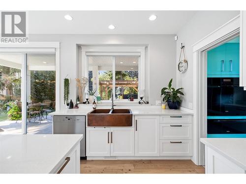 4604 Fordham Road, Kelowna, BC - Indoor Photo Showing Kitchen With Double Sink