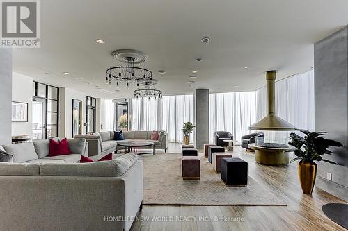 Ph111 - 60 Shuter Street, Toronto, ON - Indoor Photo Showing Living Room