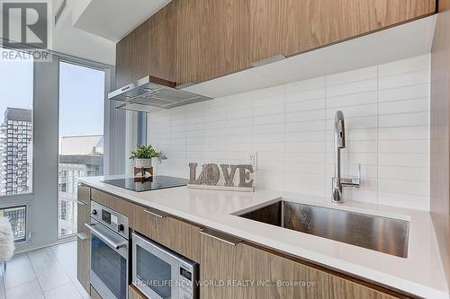 Ph111 - 60 Shuter Street, Toronto, ON - Indoor Photo Showing Kitchen