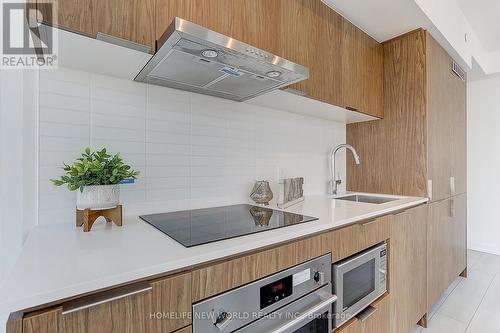 Ph111 - 60 Shuter Street, Toronto, ON - Indoor Photo Showing Kitchen