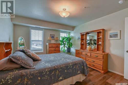 200 917 Bradley Street, Moose Jaw, SK - Indoor Photo Showing Bedroom