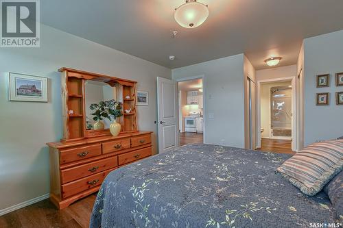 200 917 Bradley Street, Moose Jaw, SK - Indoor Photo Showing Bedroom