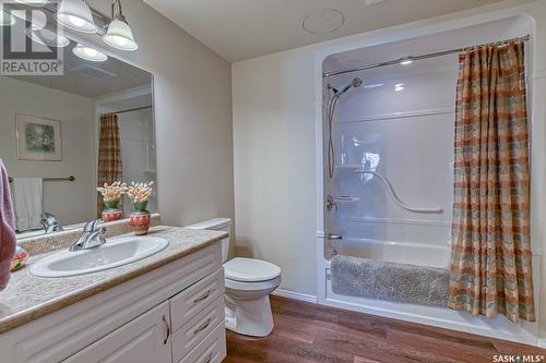 200 917 Bradley Street, Moose Jaw, SK - Indoor Photo Showing Bathroom