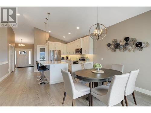 3950 Cimarron Drive, Kelowna, BC - Indoor Photo Showing Dining Room