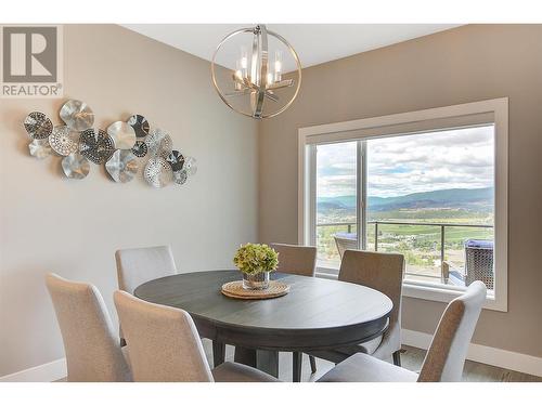 3950 Cimarron Drive, Kelowna, BC - Indoor Photo Showing Dining Room