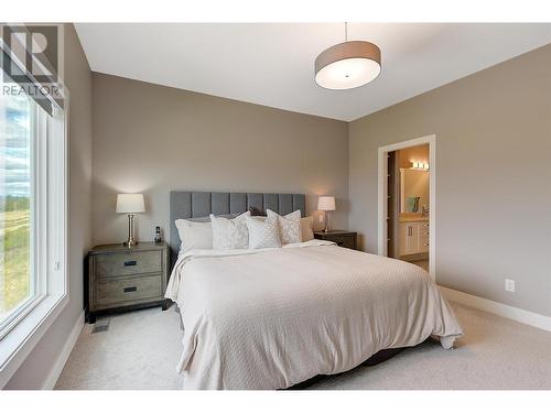 3950 Cimarron Drive, Kelowna, BC - Indoor Photo Showing Bedroom