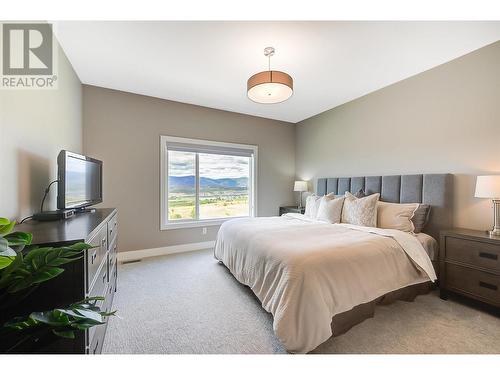 3950 Cimarron Drive, Kelowna, BC - Indoor Photo Showing Bedroom