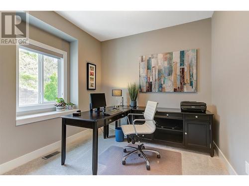 3950 Cimarron Drive, Kelowna, BC - Indoor Photo Showing Office