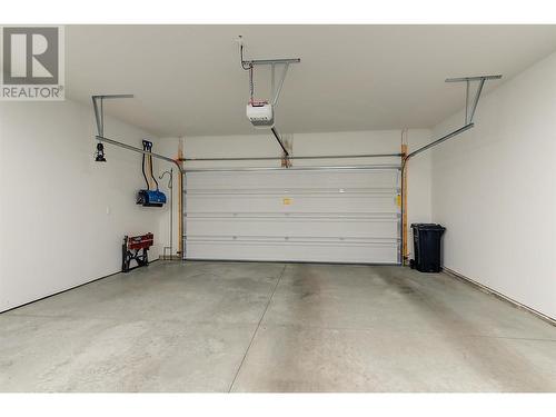 3950 Cimarron Drive, Kelowna, BC - Indoor Photo Showing Garage