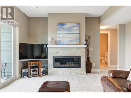 3950 Cimarron Drive, Kelowna, BC - Indoor Photo Showing Living Room With Fireplace